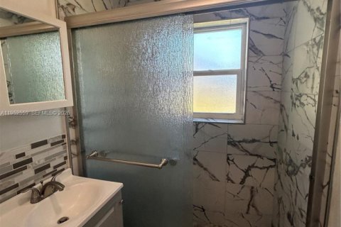 House in Pompano Beach, Florida 3 bedrooms, 88.26 sq.m. № 2008564 - photo 2