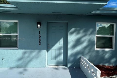 House in Pompano Beach, Florida 3 bedrooms, 88.26 sq.m. № 2008564 - photo 5