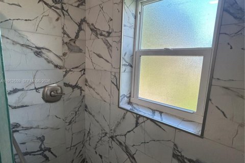 House in Pompano Beach, Florida 3 bedrooms, 88.26 sq.m. № 2008564 - photo 17