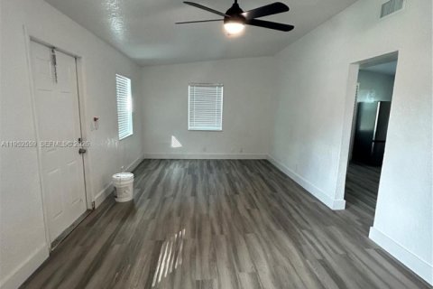 House in Pompano Beach, Florida 3 bedrooms, 88.26 sq.m. № 2008564 - photo 6