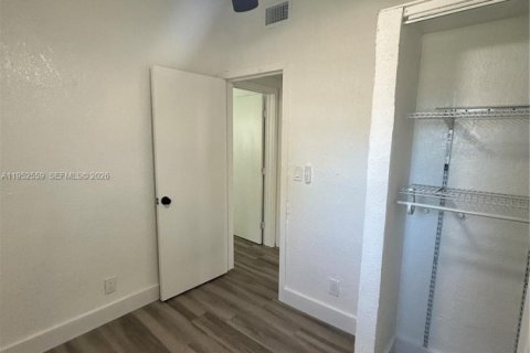 House in Pompano Beach, Florida 3 bedrooms, 88.26 sq.m. № 2008564 - photo 27