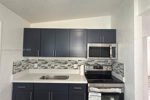 Дом в Помпано-Бич, Флорида 3 спальни, 88.26м2 № 2008564