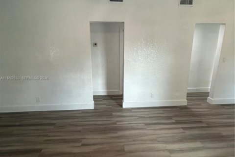 House in Pompano Beach, Florida 3 bedrooms, 88.26 sq.m. № 2008564 - photo 9