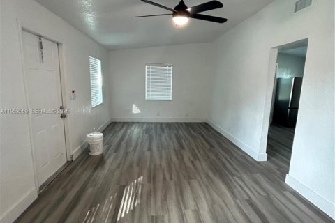 House in Pompano Beach, Florida 3 bedrooms, 88.26 sq.m. № 2008564 - photo 8