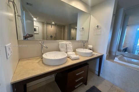 Condo in Miami, Florida, 2 bedrooms  № 2193711 - photo 9