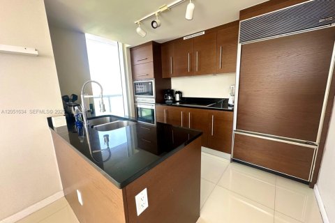 Condo in Miami, Florida, 2 bedrooms  № 2193711 - photo 6