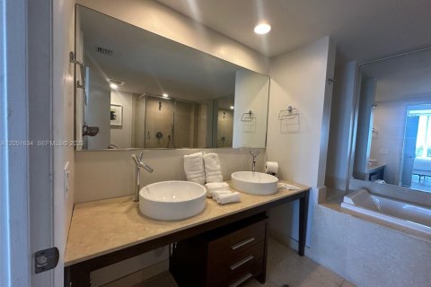 Condo in Miami, Florida, 2 bedrooms  № 2193711 - photo 14