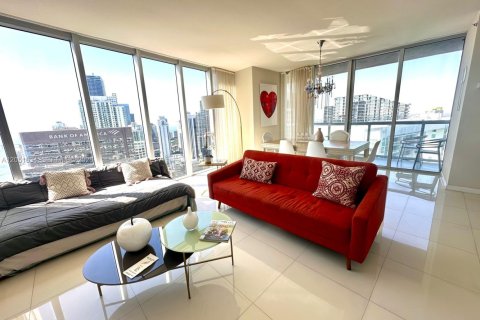 Condo in Miami, Florida, 2 bedrooms  № 2193711 - photo 3