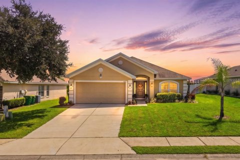 Villa ou maison à Dundee, Floride 4 chambres, 168.52 m2 № 2333840