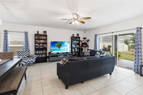 House in Davenport, Florida 4 bedrooms, 226.68 sq.m. № 2097450 - photo 11