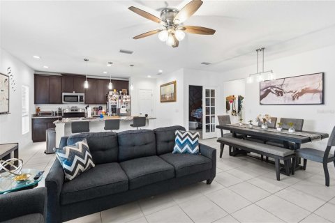 House in Davenport, Florida 4 bedrooms, 226.68 sq.m. № 2097450 - photo 14