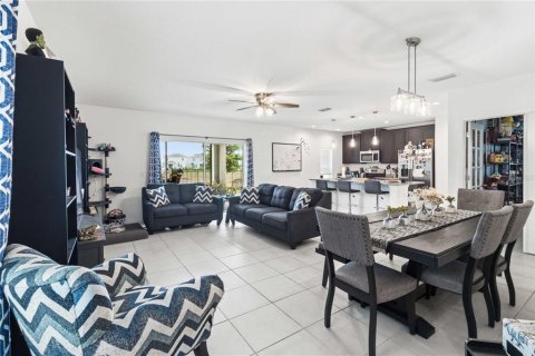 House in Davenport, Florida 4 bedrooms, 226.68 sq.m. № 2097450 - photo 10