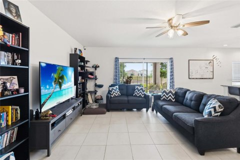 House in Davenport, Florida 4 bedrooms, 226.68 sq.m. № 2097450 - photo 13