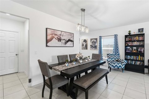 House in Davenport, Florida 4 bedrooms, 226.68 sq.m. № 2097450 - photo 15