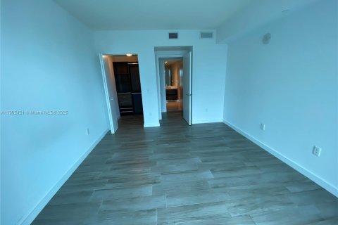Condo in Miami, Florida, 1 bedroom  № 1953849 - photo 8
