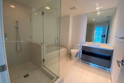 Condo in Miami, Florida, 1 bedroom  № 1953849 - photo 5
