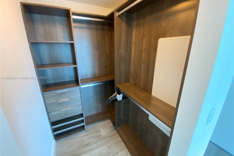 Condo in Miami, Florida, 1 bedroom  № 1953849 - photo 9