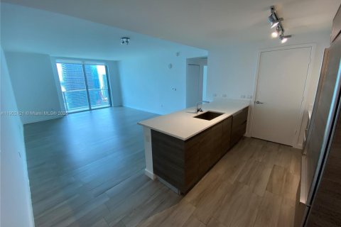 Condo in Miami, Florida, 1 bedroom  № 1953849 - photo 1