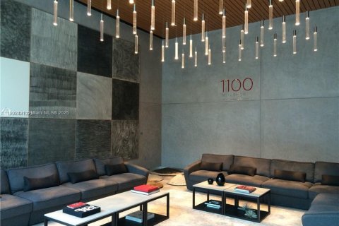 Condo in Miami, Florida, 1 bedroom  № 1953849 - photo 13