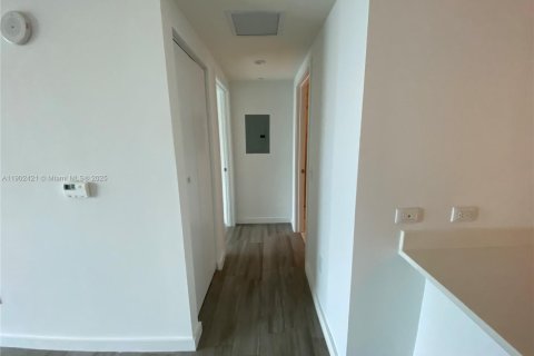 Condo in Miami, Florida, 1 bedroom  № 1953849 - photo 4