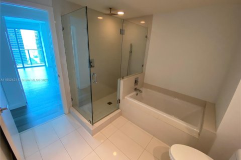 Condo in Miami, Florida, 1 bedroom  № 1953849 - photo 6
