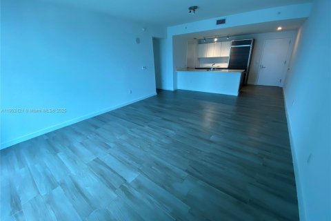 Condo in Miami, Florida, 1 bedroom  № 1953849 - photo 3
