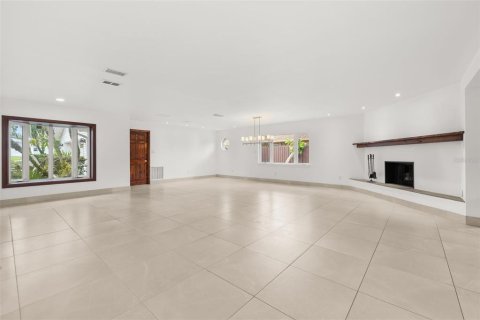 Villa ou maison à vendre à Belle Isle, Floride: 4 chambres, 261.33 m2 № 2348271 - photo 11