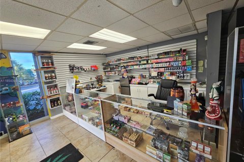 Propiedad comercial en venta en Plantation, Florida № 1978298 - foto 5