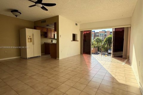 Condo in Miami, Florida, 2 bedrooms № 1944335 - photo 6