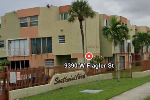 Condo in Miami, Florida, 2 bedrooms № 1944335 - photo 1