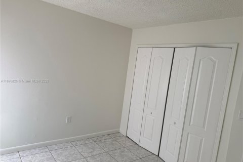Condo in Miami, Florida, 2 bedrooms № 1944335 - photo 13