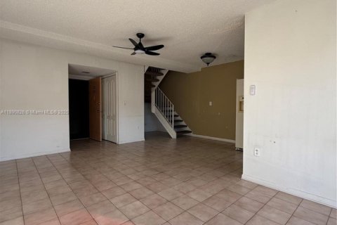 Condo in Miami, Florida, 2 bedrooms № 1944335 - photo 8