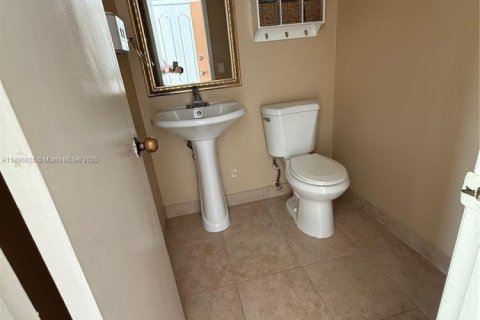 Condo in Miami, Florida, 2 bedrooms № 1944335 - photo 5