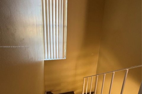 Condo in Miami, Florida, 2 bedrooms № 1944335 - photo 9