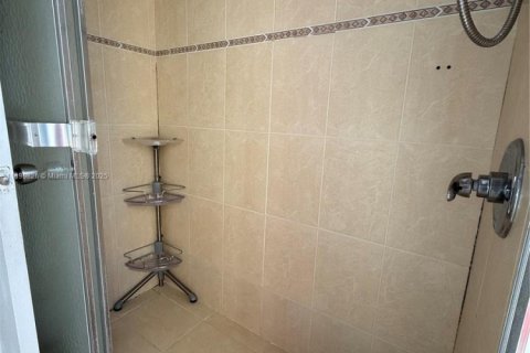 Condo in Miami, Florida, 2 bedrooms № 1944335 - photo 11