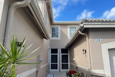 Снять в аренду таунхаус в Уэстон, Флорида 3 спальни, 136.47м2, № 1985994 - фото 27