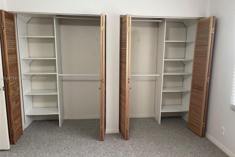 Снять в аренду таунхаус в Уэстон, Флорида 3 спальни, 136.47м2, № 1985994 - фото 17