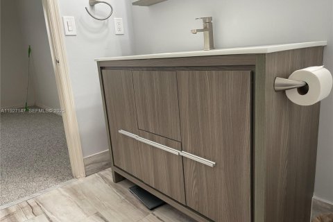 Снять в аренду таунхаус в Уэстон, Флорида 3 спальни, 136.47м2, № 1985994 - фото 15