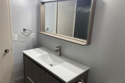 Снять в аренду таунхаус в Уэстон, Флорида 3 спальни, 136.47м2, № 1985994 - фото 14