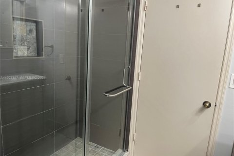 Снять в аренду таунхаус в Уэстон, Флорида 3 спальни, 136.47м2, № 1985994 - фото 13