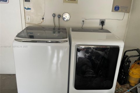 Снять в аренду таунхаус в Уэстон, Флорида 3 спальни, 136.47м2, № 1985994 - фото 26