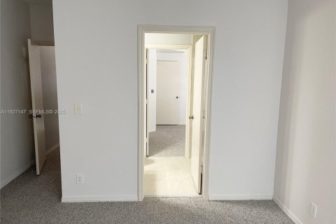 Снять в аренду таунхаус в Уэстон, Флорида 3 спальни, 136.47м2, № 1985994 - фото 21