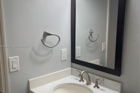 Снять в аренду таунхаус в Уэстон, Флорида 3 спальни, 136.47м2, № 1985994 - фото 20