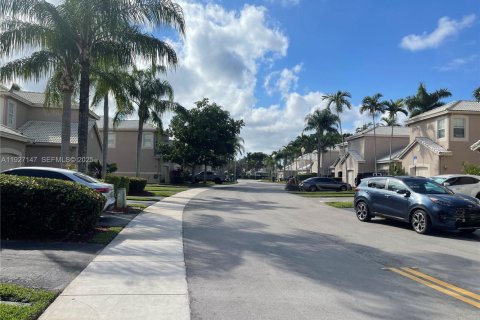 Снять в аренду таунхаус в Уэстон, Флорида 3 спальни, 136.47м2, № 1985994 - фото 29