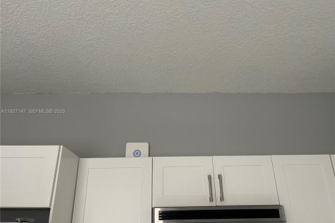 Снять в аренду таунхаус в Уэстон, Флорида 3 спальни, 136.47м2, № 1985994 - фото 23