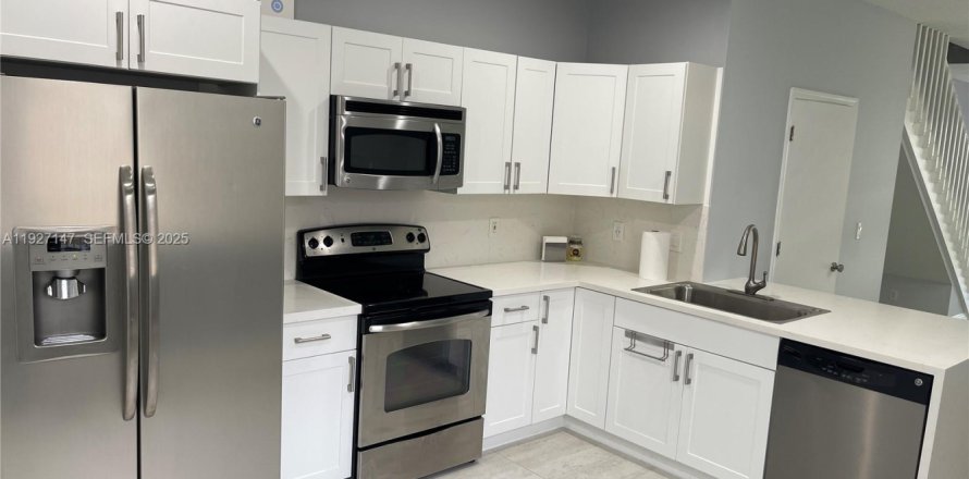 Таунхаус в Уэстон, Флорида 3 спальни, 136.47м2 № 1985994