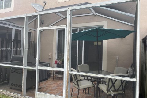 Снять в аренду таунхаус в Уэстон, Флорида 3 спальни, 136.47м2, № 1985994 - фото 9