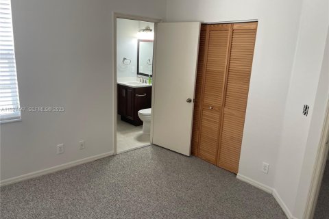 Снять в аренду таунхаус в Уэстон, Флорида 3 спальни, 136.47м2, № 1985994 - фото 19