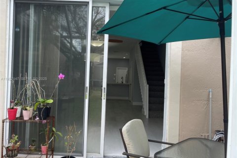 Снять в аренду таунхаус в Уэстон, Флорида 3 спальни, 136.47м2, № 1985994 - фото 8