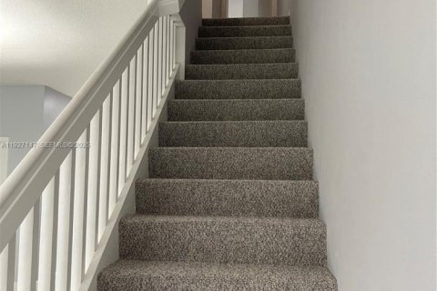 Снять в аренду таунхаус в Уэстон, Флорида 3 спальни, 136.47м2, № 1985994 - фото 12